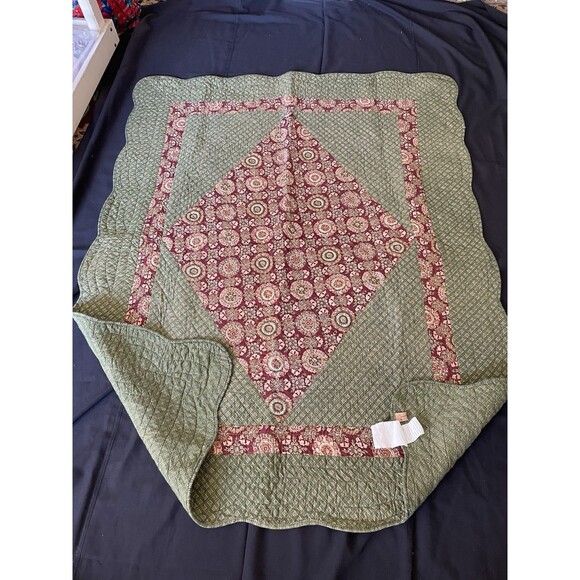 Great Finds Good Friends Collection Quilted Floral Scalloped Edge Blanket Throw - Picture 1 of 4
